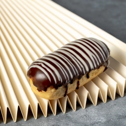 Ekler – Siyah Çikolatalı Orta